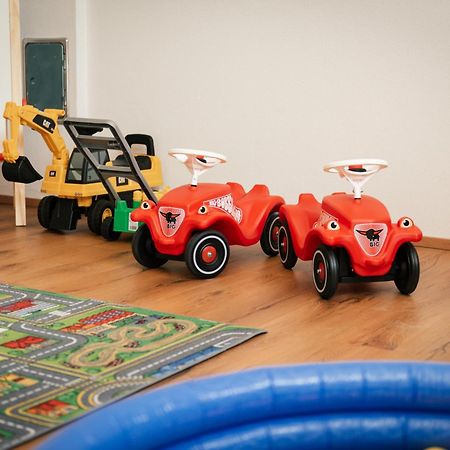 Edenhauserhof Neu Gotzens Eksteriør billede